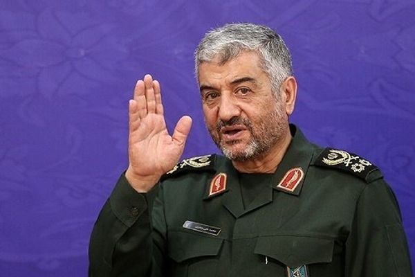 فرمانده پیشین سپاه: موشکهای بالستیک ما قادر به هدفگیری ناوهای در حال حرکت هستند