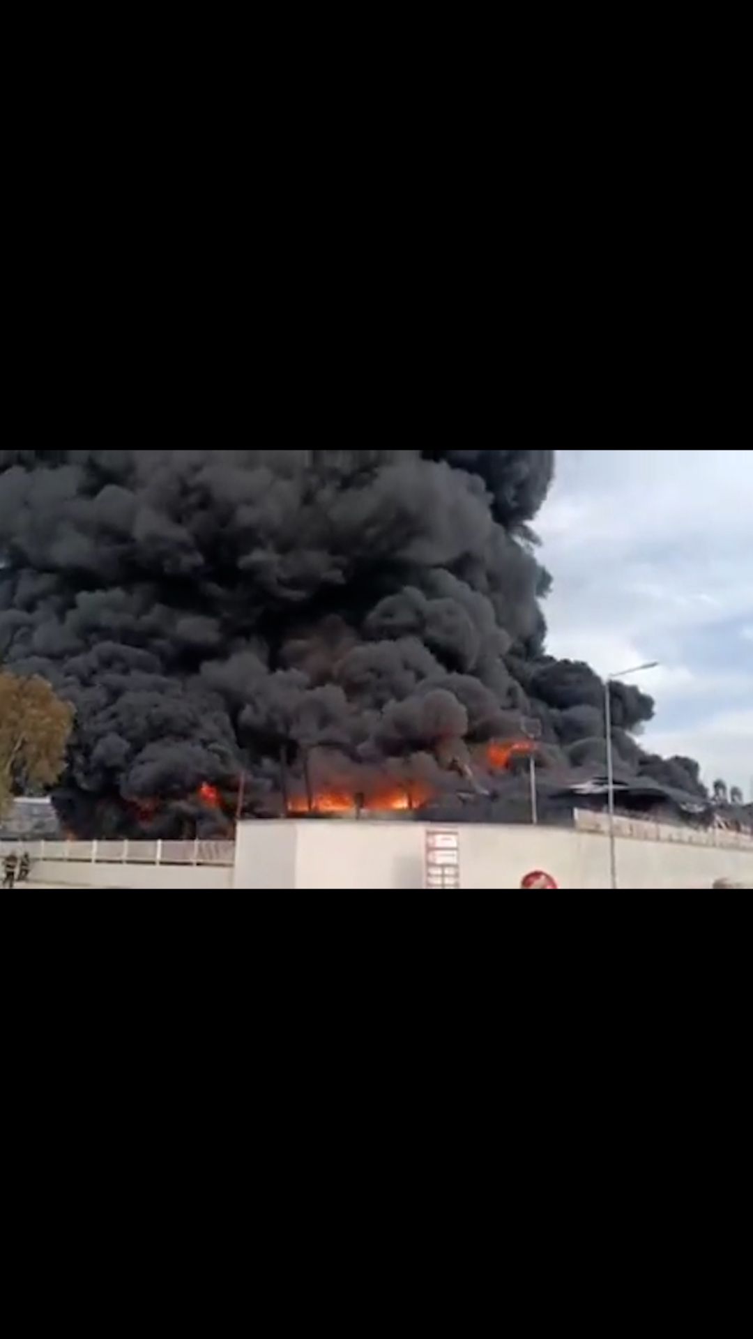 آتش‌سوزی گسترده در کارخانه «یونولیت‌سازی» گنبدکاووس