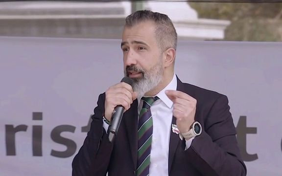 علیرضا آخوندی، عضو پارلمان سوئد علیه جرائم سپاه، در استکهلم شکایت رسمی ثبت کرد