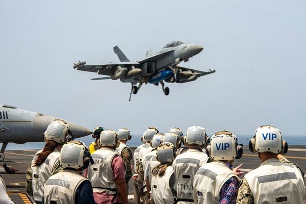 آمریکا دهها کارمند خود را از سفارتش در لبنان تخلیه کرد