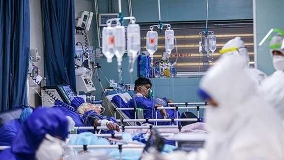 Covid patients in a Tehran hospital at the height of a devastating wave in August 2021