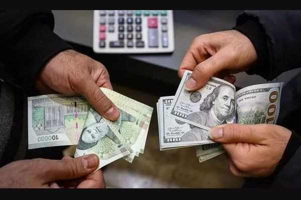 تزامنا مع اضطراب السوق وارتفاع التضخم.. الحكومة الإيرانية تفشل في كبح أسعار الدولار