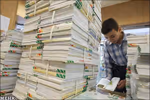 با وجود اصرار حکومت بر آموزش حضوری، کتابهای درسی هنوز توزیع نشدهاند