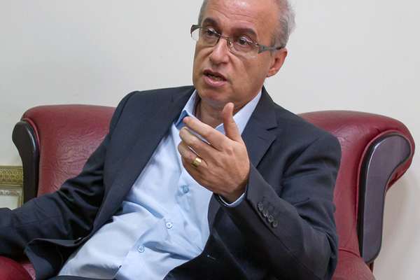 برلماني إيراني: معدل فتك الإنفلونزا أكبر بكثير من "كورونا" وارتفاع سعر اللقاح فاقم الأزمة