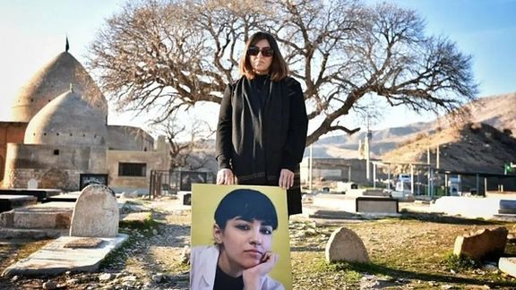 نسرین شاکرمی، مادر نیکا شاکرمی در دادگاه انقلاب محاکمه شد