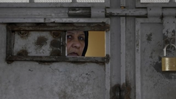 تعطل التدفئة وغياب المياه الساخنة يهددان حياة المعتقلات الحوامل والأطفال في سجون إيران