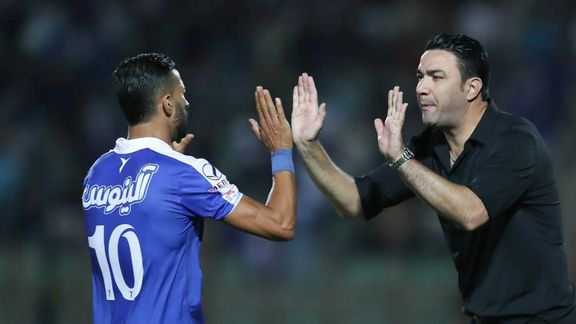 طاهری : قرارداد نکونام با استقلال ثبت شده و حضورش روی نیمکت قانونی است