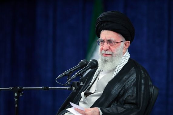 واکنش دیپلماتیک تهران در برابر سوئد؛ علی خامنهای خواهان «اشد مجازات» عامل آتش زدن قرآن شد