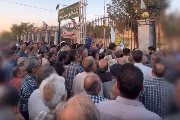 Gunfire heard as county-naming protest turns violent in central Iran