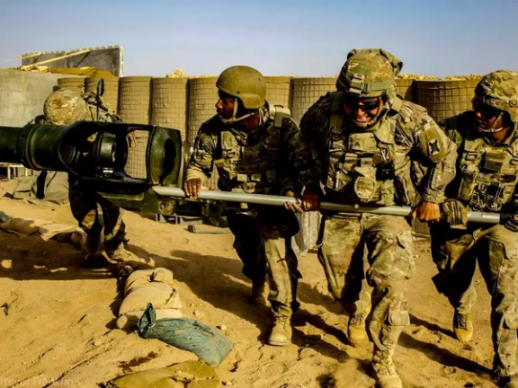 خبرگزاری تسنیم از حمله نیروهای وابسته به ایران به پایگاه آمریکا در دیرالزور سوریه خبر داد