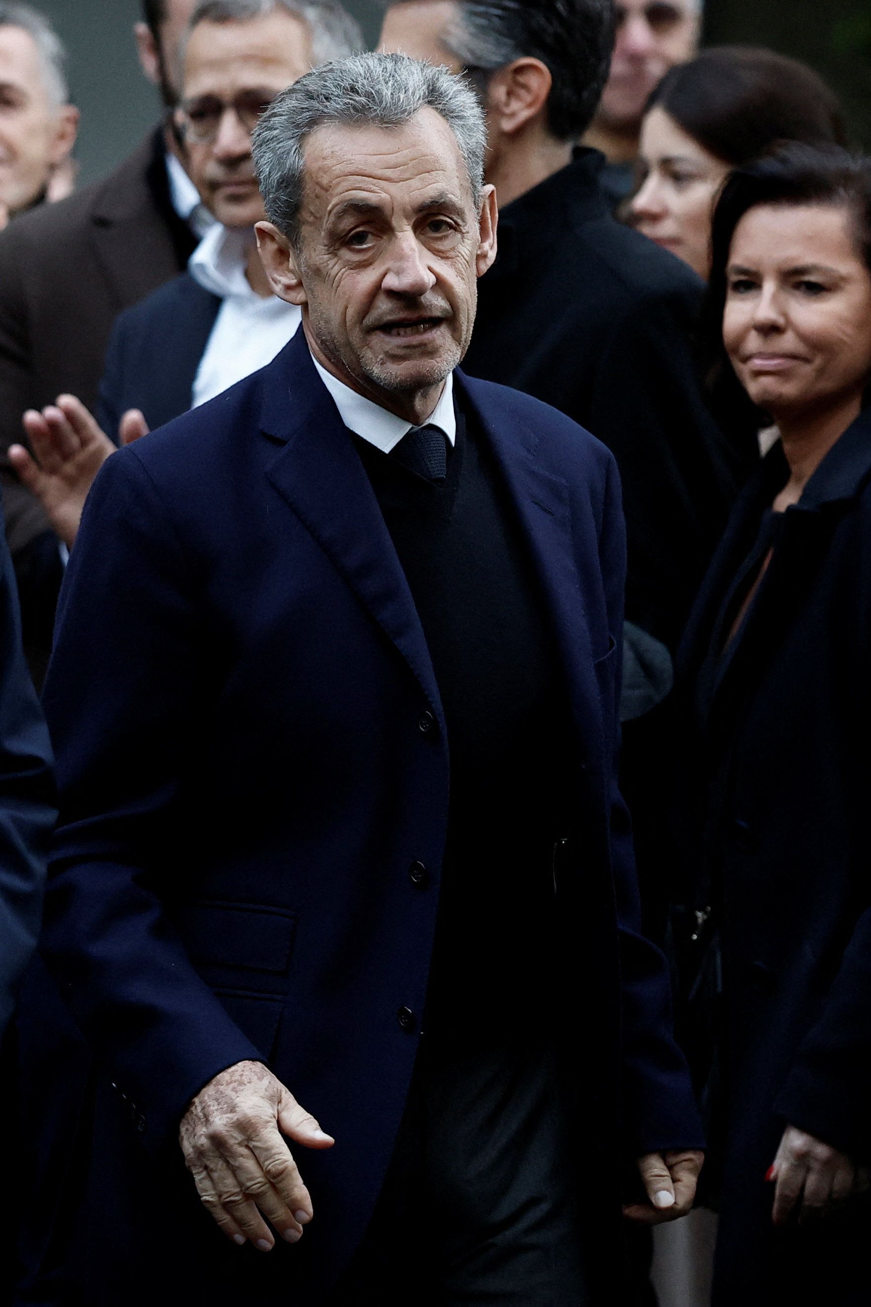 رییس‌جمهور پیشین فرانسه برای گذراندن محکومیت ۵ ساله‌ وارد زندان پاریس شد