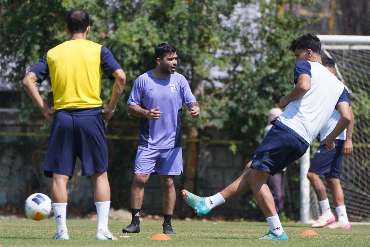 به دلیل نارضایتی از دخالت‌ها؛ امید روانخواه از هدایت تیم ملی امید ایران استعفا کرد