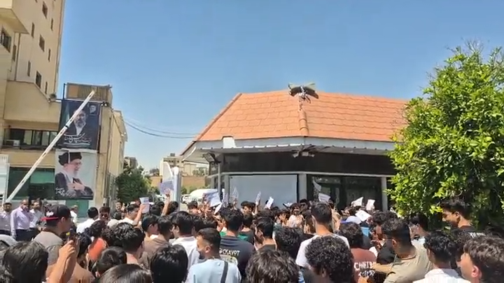 تجمع دانش‌آموزان در کرمانشاه و اصفهان در اعتراض به وضعیت آموزشی