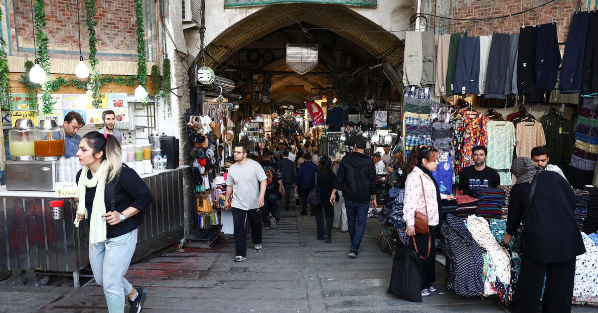 US should use Iran talks leverage to help Iranian people, veteran journalist says