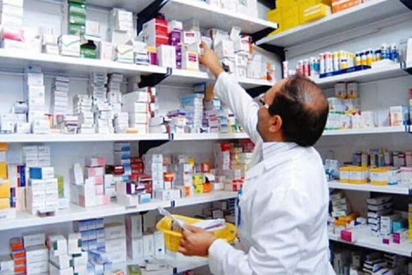 ارتفاع أسعار بعض الأدوية في إيران ستة أضعاف قبيل إلغاء الدولار الحكومي
