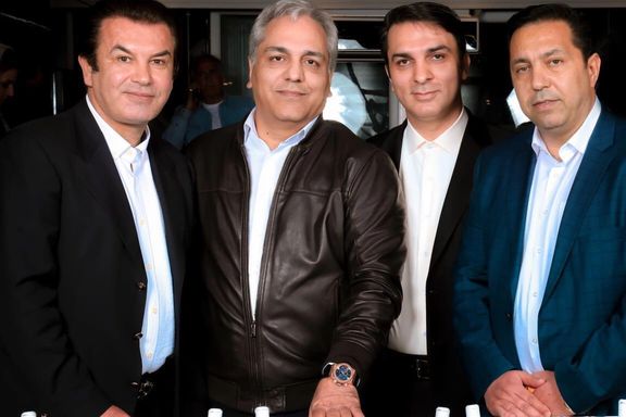 محمود خاضعین، یکی از متهمان تلاش برای ربودن مسیح علینژاد، در کنار بازیگران و ورزشکاران