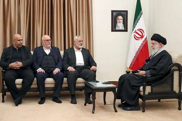 زيارة قادة حماس والجهاد تعزز "نفوذ" طهران في القضية الفلسطينية.. و"السلطة" الأكثر تضررا