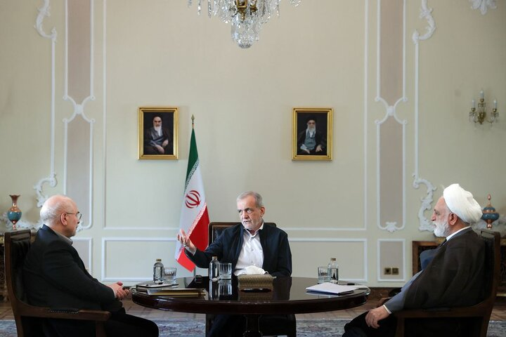L-R Iran's parliament speaker Mohammad Bagher Ghalibaf, President Masoud Pezeshkian, and judiciary chief Gholamhossein Mohseni Ejei. 