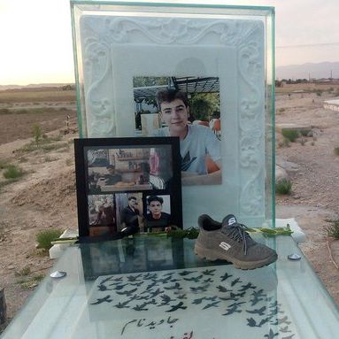 خانواده ابوالفضل آدینهزاده، نوجوان کشتهشده در خیزش انقلابی، بازداشت شدند