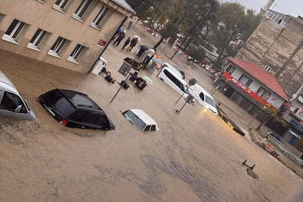 سیل در استانبول دو کشته بر جای گذاشت و مدارس را تعطیل کرد