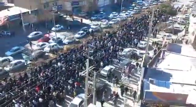 تداوم تجمعات و اعتصاب‌ها در ده‌ها شهر و اختلال شدید اینترنت در چند شهر بزرگ