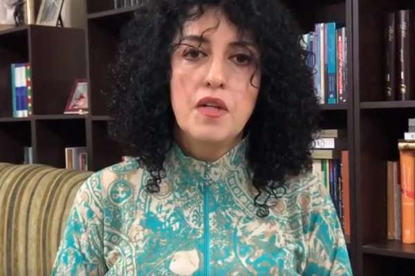 الناشطة الإيرانية نرجس محمدي تصف عفو خامنئي عن المعتقلين بـ"المسرحية الخادعة"