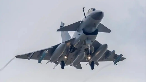 إيران تسعى لشراء مقاتلات صينية بعد تضرر منظومتها الدفاعية