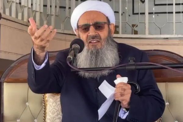 خطيب أهل السُّنة في إيران: روايات النظام حول حالات القتل في المعتقلات.. غير مقنعة