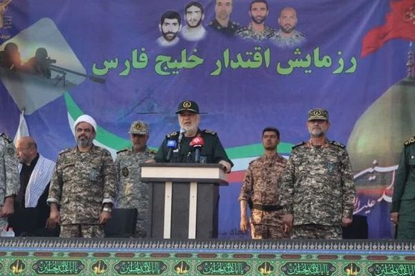 استمرار التوتر في المنطقة.. إيران تقوم بمناورات في جزيرة أبو موسى وتكشف عن صاروخ جديد