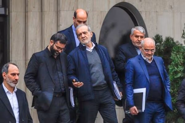 "فرانس 24": إيران تواجه ضغوطًا نووية أميركية وموجة جديدة من الاحتجاجات الداخلية