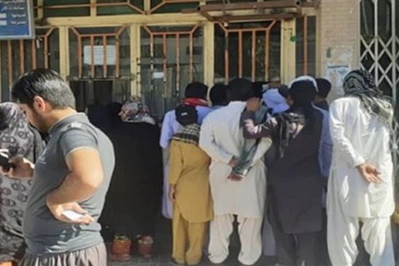 People waiting for bread in provincial capital Zahedan during a shortage in January 2023