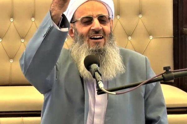 إمام أهل السنة في إيران ينتقد التعذيب والإنفاق على التسلح وسوء الأوضاع المعيشية