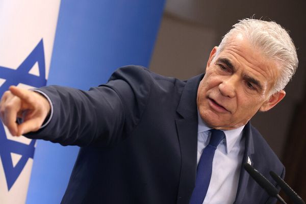 زعيم المعارضة الإسرائيلية: اقترحت ضرب حقول النفط الإيرانية لكن نتنياهو "خاف"