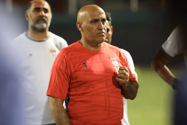 علیرضا منصوریان: امکانات تیمهای لیگ فوتبال عراق عالی است، لالیگاییها آن را اداره میکنند