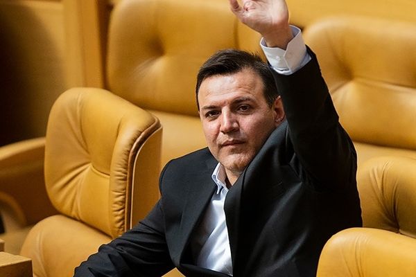إقالة "رئيس الاتحاد الإيراني لكرة القدم بعد 10 أيام من كشف "إيران إنترناشيونال" ملفات فساد