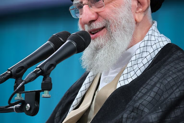 خامنئي: العداء بين طهران وواشنطن أعمق من مجرد شعار "الموت لأميركا"