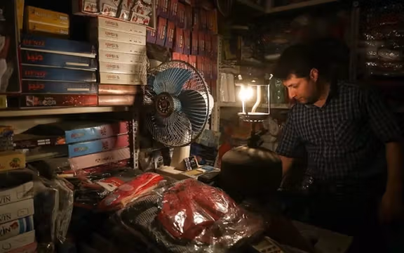 Residents report four-hour daily power cuts in Tehran amid heatwave