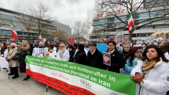 کارکنان بخش درمان کشورهای اروپایی در حمایت از خیزش انقلابی مردم ایران در برلین تجمع کردند