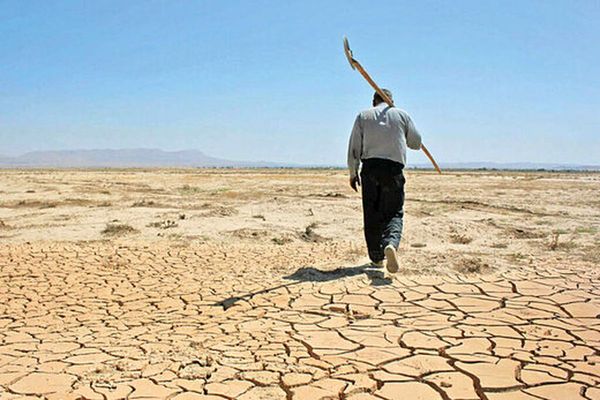 ربع المزارعين الإيرانيين فقدوا أعمالهم بسبب "الجفاف المدمر" والسياسات الخاطئة للنظام