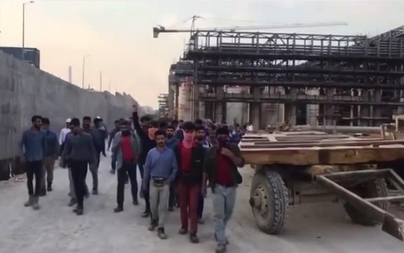 اعتصاب کارگران صنایع از جمله نفت و فولاد در استانهای مختلف ایران وارد سومین روز خود شد