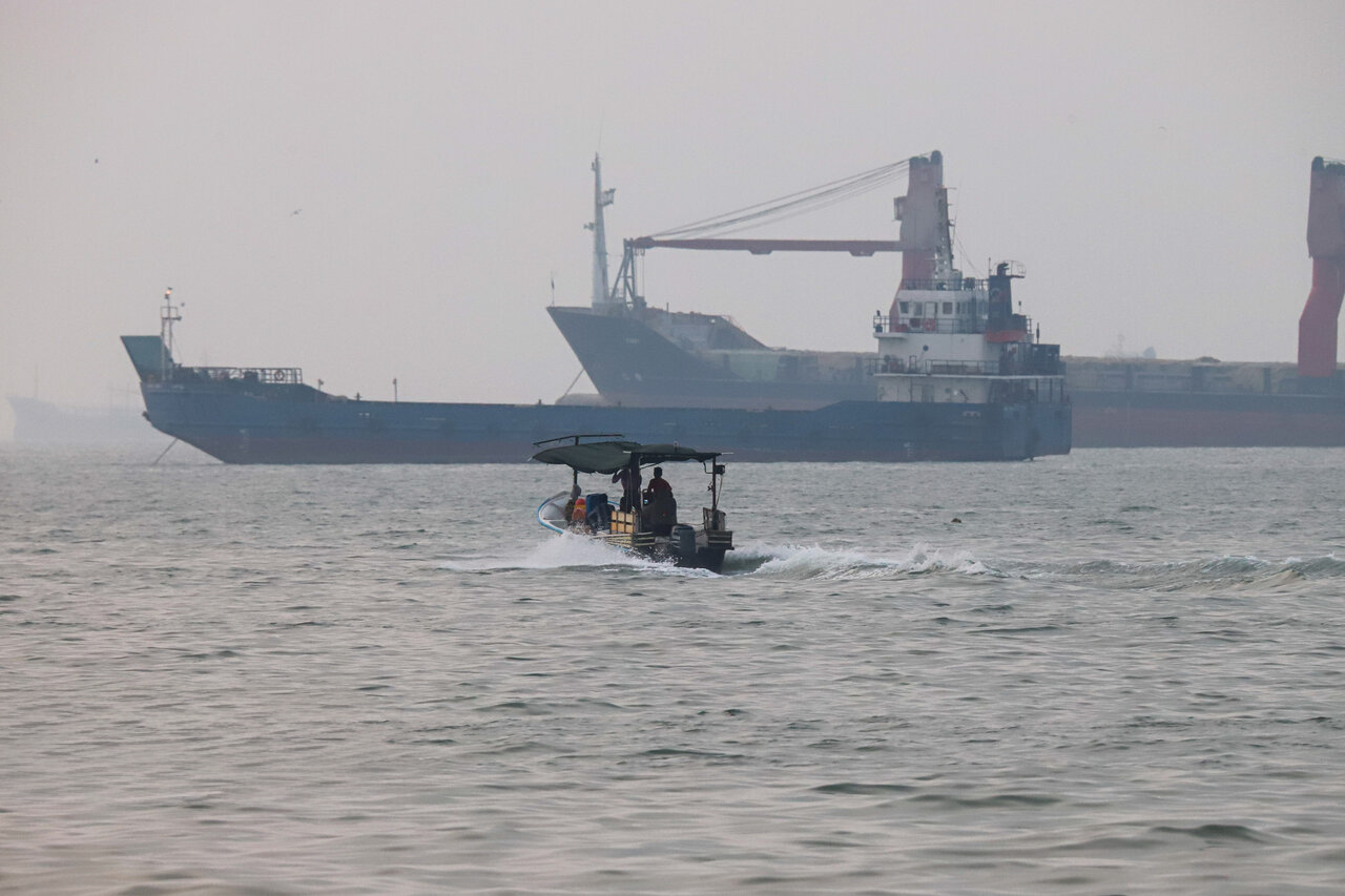 Trump says Iran war could end around midterms as Iranian vessel struck near Qeshm Island