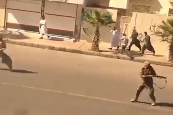 الأمن الإيراني يطلق النار على متظاهري زاهدان ويصيب عددا منهم.. وأهالي بلوشستان في الشوارع