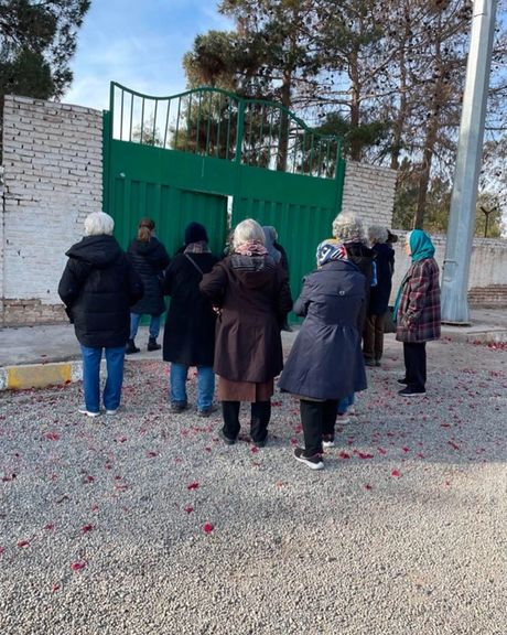 Families of prisoners executed in 1980s demand end to cemetery ban