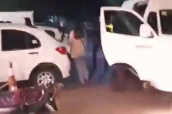 "شرطة الأخلاق" في إيران تعتقل فتاتين بعنف بسبب الحجاب.. وغموض حول مصيرهما