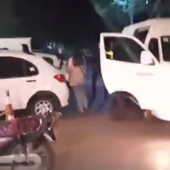 "شرطة الأخلاق" في إيران تعتقل فتاتين بعنف بسبب الحجاب.. وغموض حول مصيرهما