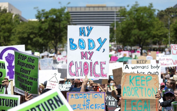 از زمان انتخاب ترامپ، پایان خودخواسته بارداری در فیسبوک و اینستاگرام بیشتر سانسور میشود