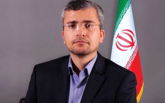 عضو کمیسیون امنیت ملی مجلس: برخی از امکانات جمهوری اسلامی استفاده و از آمریکا دفاع میکنند