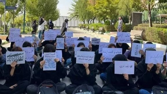 هشدار کانون نویسندگان درباره تکرار تصفیه دانشگاهها در دهه ۶۰؛ حمایت رئیسی از اخراجها