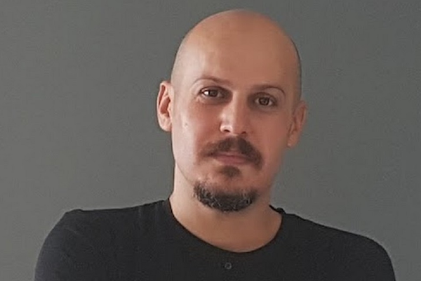 مخرج سينمائي إيراني يعرض كليته للبيع.. و"صناع الأفلام المستقلين": نتيجة قمع النظام