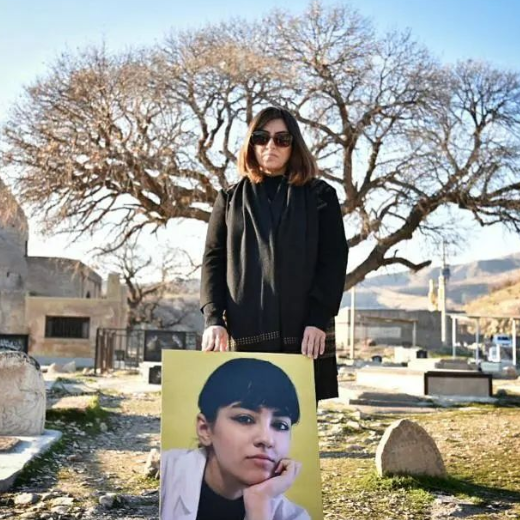 مادر نیکا شاکرمی: داغمان را به انگیزهای امیدبخش برای ساختن ایرانی آباد و آزاد تبدیل کنیم